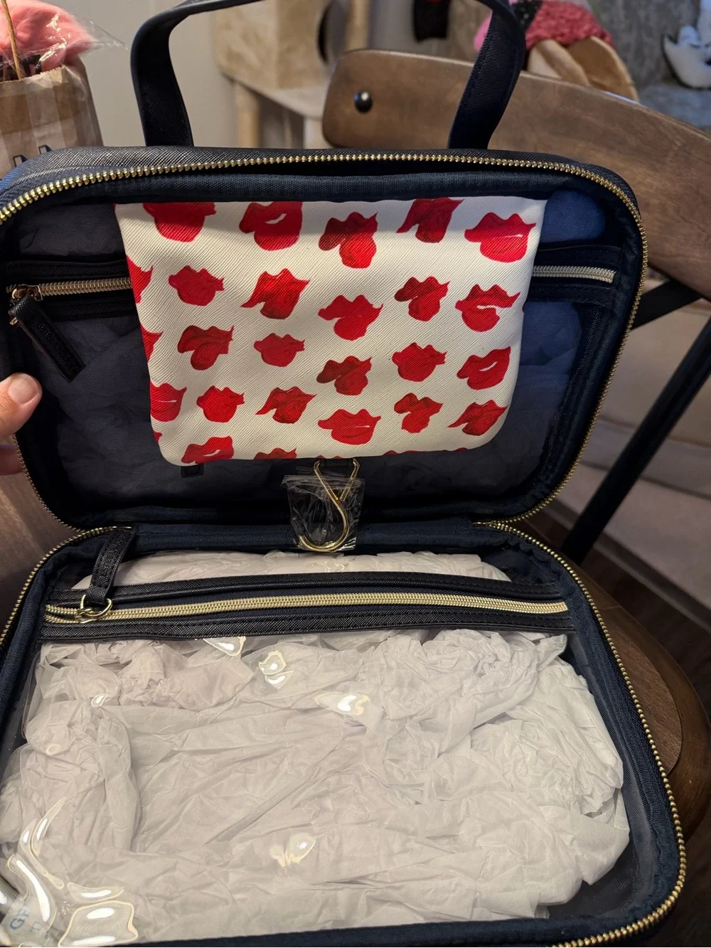NWT Estée Lauder hanging travel cosmetic bag